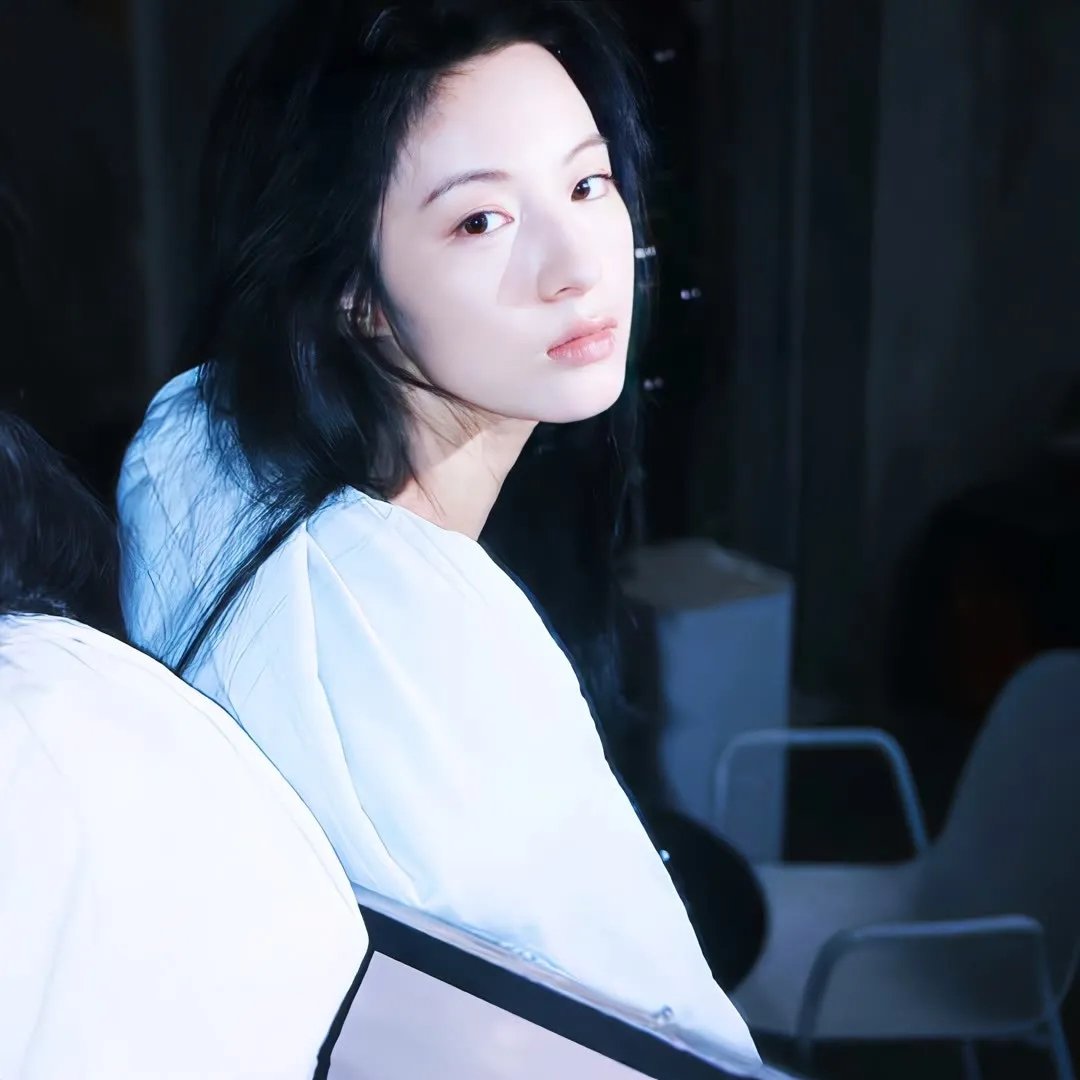 三个摩登女性